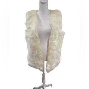 Time and Tru Elegant white faux fur lined sleeveless Vest Women’s size Med NWOT